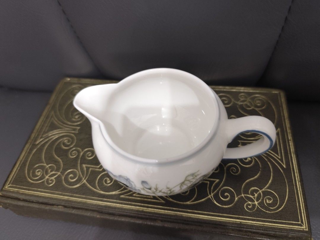 Wedgwood Milk Jug (Category: Coffee & Tea Tableware) located in Dipolog. Submitted by thriftteata (Listing ID 1452394303, Image 2). Description: euc.