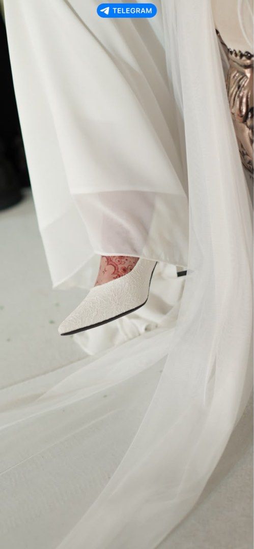 White Lace Pointed Toe Heels (Category: Heels) located in Batang Kali. Submitted by afizamazli45 (Listing ID 1452410410, Image 3). Description: White heels with lace - condition : 9.5/10 - size 39 - used once - ⁠ letting go at rm100 - price can nego okieee .