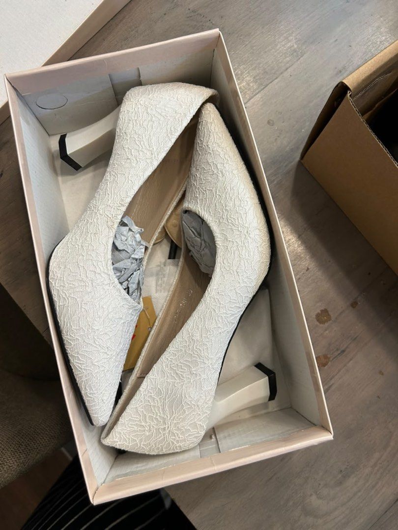 White Lace Pointed Toe Heels (Category: Heels) located in Batang Kali. Submitted by afizamazli45 (Listing ID 1452410410, Image 1). Description: White heels with lace - condition : 9.5/10 - size 39 - used once - ⁠ letting go at rm100 - price can nego okieee .