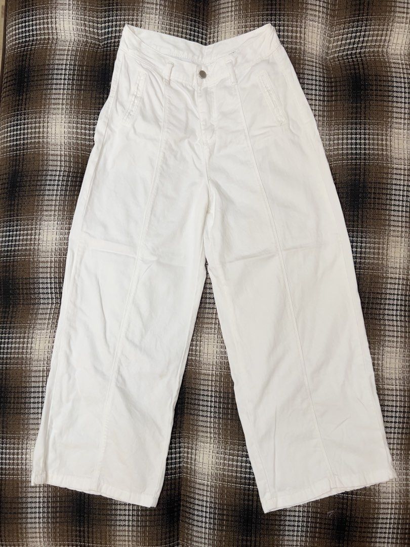 White Wide Leg Pants (Category: Other Bottoms) located in Manila. Submitted by withluvbee (Listing ID 1452338718, Image 1). Description: - Size 27-29 - High-waisted with button and zip closure - Comfortable and good for casual wear.