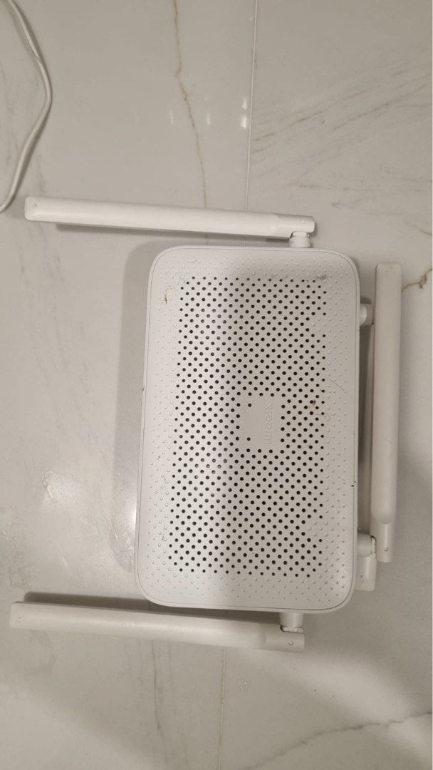 Xiaomi router （分類：Wifi及上網相關產品）位於 Hong Kong。 由 aeropriest 提交（商品編號 1452353048，圖片 1）。簡介： Hey there! Selling this white Xiaomi router, perfect for boosting your home Wi-Fi. It's got a clean, modern look with multiple antennas for great signal coverage. Meetups are available in LOHAS Park. Let me know if you're interested!。