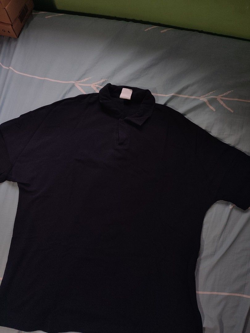 ZARA Navy Blue Polo Shirt (Category: Tshirts & Polo Shirts ) located in General Trias. Submitted by dunht (Listing ID 1452406006, Image 1). Description: Zara W-21 L-29 Color Rate: 9/10.