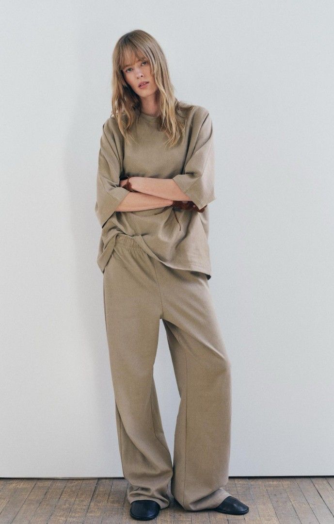 Zara Straight Fit Cotton Pants (Category: Other Bottoms) located in Paranaque City. Submitted by nis.declutters (Listing ID 1452364339, Image 2). Description: Color: Taupe Brown Size: S, but is a loose fit RFS: Cleaning out my closet, a little large on me so never worn.