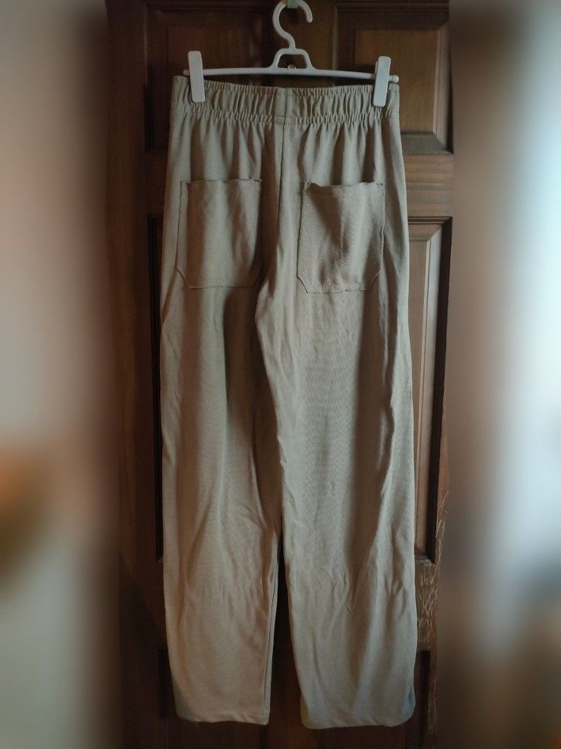 Zara Straight Fit Cotton Pants (Category: Other Bottoms) located in Paranaque City. Submitted by nis.declutters (Listing ID 1452364339, Image 3). Description: Color: Taupe Brown Size: S, but is a loose fit RFS: Cleaning out my closet, a little large on me so never worn.