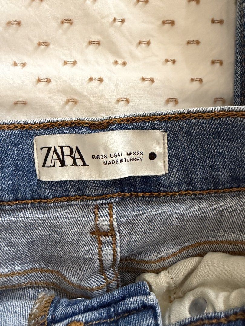 Zara The Deed Flare Jeans Blue Denim (Category: Jeans) located in Tanauan. Submitted by lovelavi (Listing ID 1452376763, Image 2). Description: Good quality jeans! .