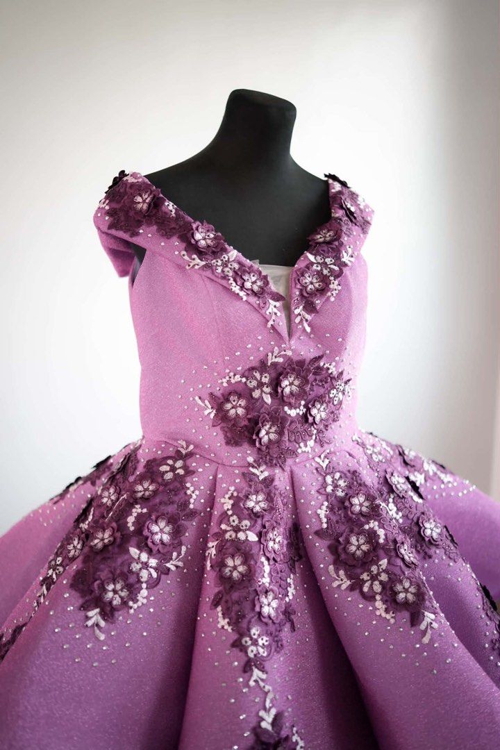 2in1 Umbrella Cut Gown (Category: Evening dresses & gowns) located in Bocaue. Submitted by jgdc_loey (Listing ID 1452523026, Image 2). Description: Used Once during my debut, .