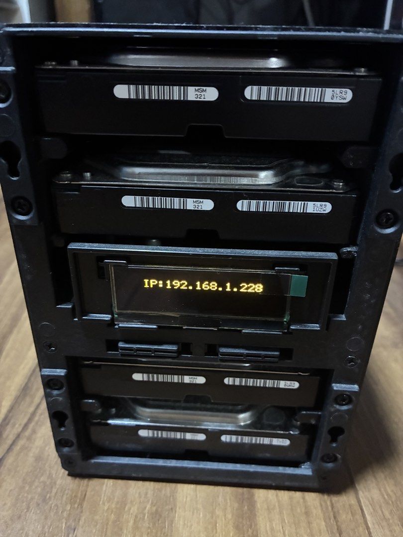 4 Bays D-Link ShareCentre DNS-345 NAS (Category: Networking) located in Singapore. Submitted by jiajun1315 (Listing ID 1452641385, Image 2). Description: 4x500 GB Hard Drive Included tested in good working condition .