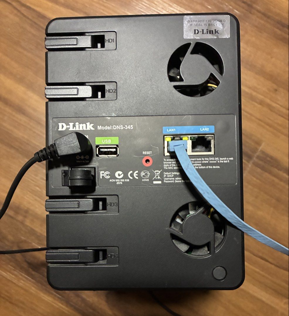 4 Bays D-Link ShareCentre DNS-345 NAS (Category: Networking) located in Singapore. Submitted by jiajun1315 (Listing ID 1452641385, Image 3). Description: 4x500 GB Hard Drive Included tested in good working condition .