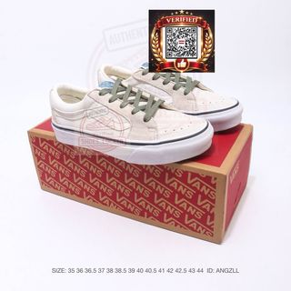 (Category: ) located in . Submitted by shoes.locker (Listing ID 1452671795, Image 1). Description: .