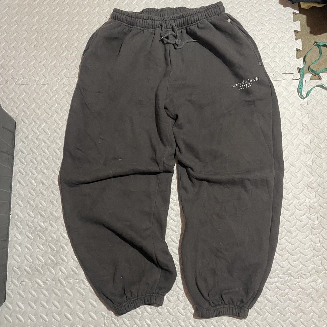 Acme de la Vie ADLV Grey Sweatpants (Category: Joggers) located in Zamboanga. Submitted by selvege (Listing ID 1452616971, Image 1). Description: - Grey sweatpants from Acme de la Vie (ADLV) - Elastic waistband with drawstring for adjustable fit - Cuffed ankles for a snug feel - ADLV logo printed on the left leg - Two convenient side pockets - Small ADLV logo tag on the back pocket - Comfortable and stylish design.