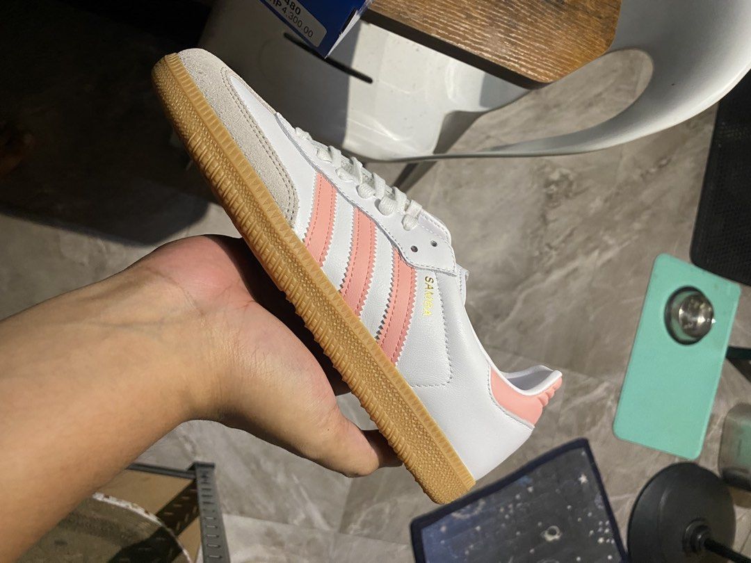 ADIDAS SAMBA CORAL PINK (Category: Sneakers) located in Manila. Submitted by bricks_mnl (Listing ID 1452545386, Image 2). Description: Size 5.5 US / 6.5 Women’s Size 6 US / 7 Women’s .