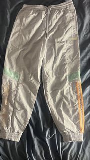 （分類：）位於 。 由 maarblexx 提交（商品編號 1452585063，圖片 1）。簡介： 。