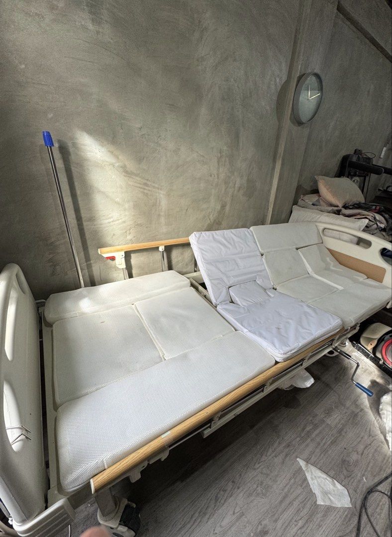 Adjustable hospital bed with air matress (Category: Medical Supplies & Tools) located in Manila. Submitted by chai.1018 (Listing ID 1452584182, Image 2). Description: - hospital bed for home care or recovery - Adjustable backrest and leg rest for customized comfort - Easy-to-raise and lower side rails for safety - Built-in wheels for effortless mobility - Comes with a comfortable mattress - Feel free to ask any questions! FOR PICK UP ONLY. Locati
