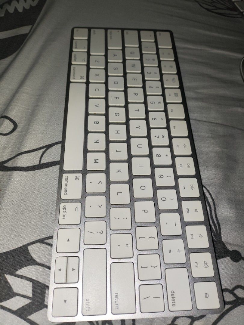 Apple Magic Keyboard (Category: Computer Keyboard) located in Manila. Submitted by chisian (Listing ID 1452624529, Image 1). Description: Apple Magic Keyboard Model: A1644 PHP 3500 ✅ Lightly used ✅ Excellent working condition ❌ Lightning cable/connector not included without box negotiable Loc : Antipolo City or Makati City Can do lalamove.