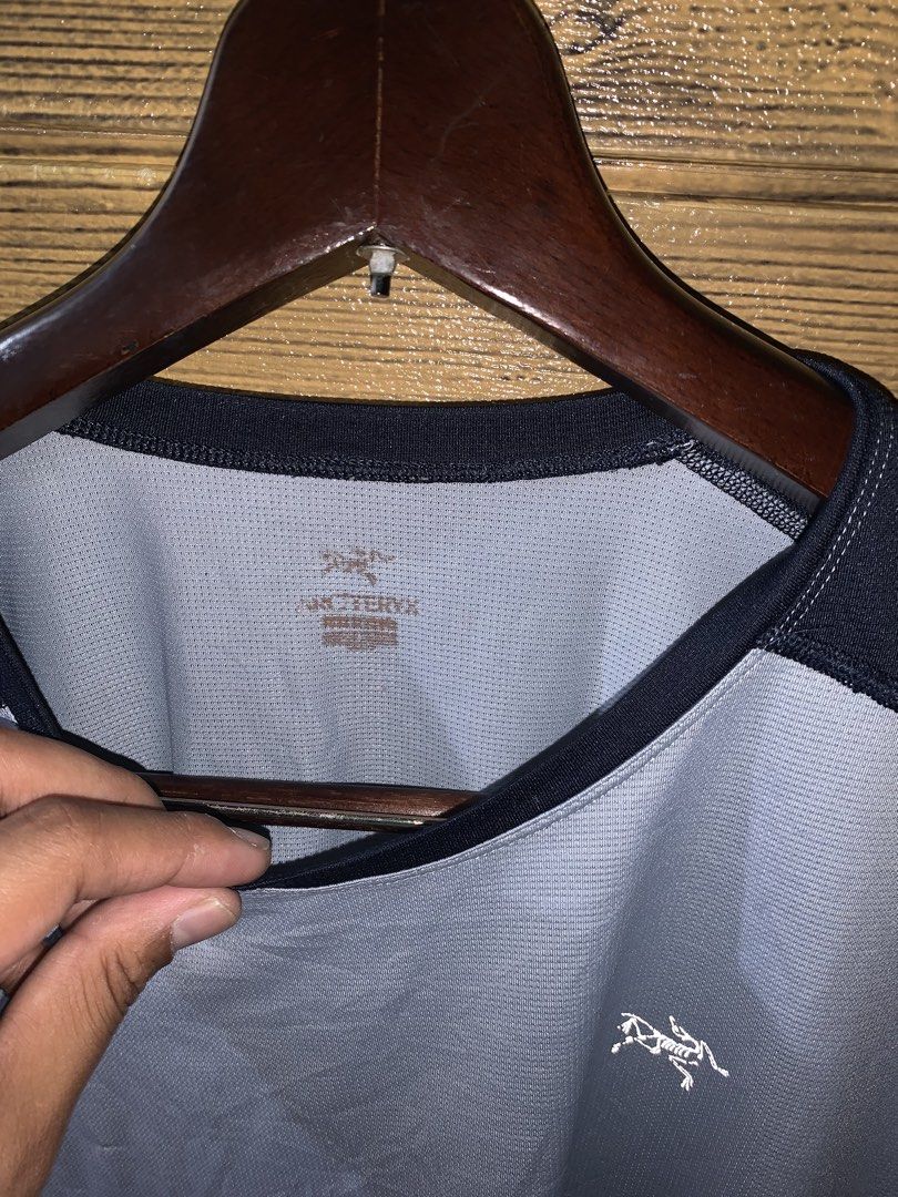 Arcteryx shirt (Category: Tshirts & Polo Shirts ) located in Valenzuela. Submitted by Caloooy (Listing ID 1452656319, Image 2). Description: Arc'teryx Technical Base Layer / Training Shirt High-performance gear for the trails or the gym. This Arc'teryx piece features moisture-wicking technology and ergonomic panelling for a superior fit. Includes a reflective logo for visibility.
