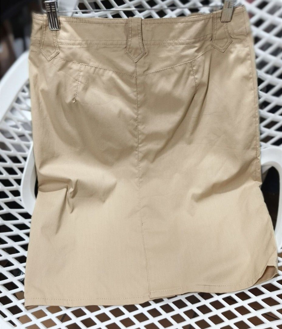 Authentic Burberry Skirt With Tag Size 38 (Category: Skirts) located in Aguinaldo. Submitted by designerlaneph (Listing ID 1452646141, Image 2). Description: Brand new Burberry skirt with tag size 38 💯% original in great condition shipping is free onhand.