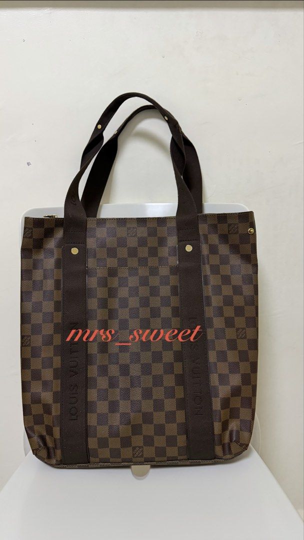Authentic LV Damier Beaubourg (Category: Luxury Bags & Wallets) located in Valenzuela. Submitted by mrs_sweet (Listing ID 1452511528, Image 1). Description: - Authentic Louis Vuitton Damier Beaubourg - Classic Damier pattern - Tote bag style, can be used as a laptop bag - Unisex design - Very good condition, no major issues.