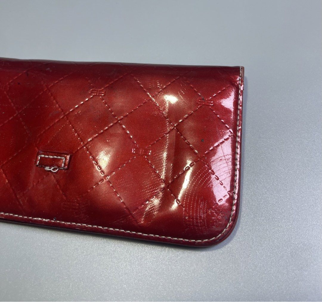 Baleciaga Wallet (Category: Wallets & Card holders) located in Zamboanga. Submitted by laffthrift_23 (Listing ID 1452677780, Image 2). Description: - Shiny red wallet with a stylish quilted pattern. - Secure snap closure. - Minor scuffs and scratches on the patent leather balexterior. - Interior is clean and well-maintained. - Plenty of life left, perfect for everyday use. - Need clean and restore - Stain.