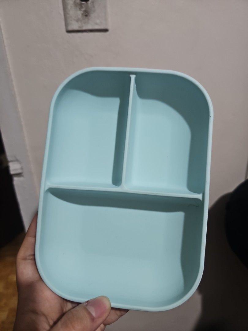 Beaba silicon plate (Category: Weaning & Toddler Feeding) located in Manila. Submitted by nicolealison (Listing ID 1452584807, Image 3). Description: no spoon included. plate is new as we only used the spoon.