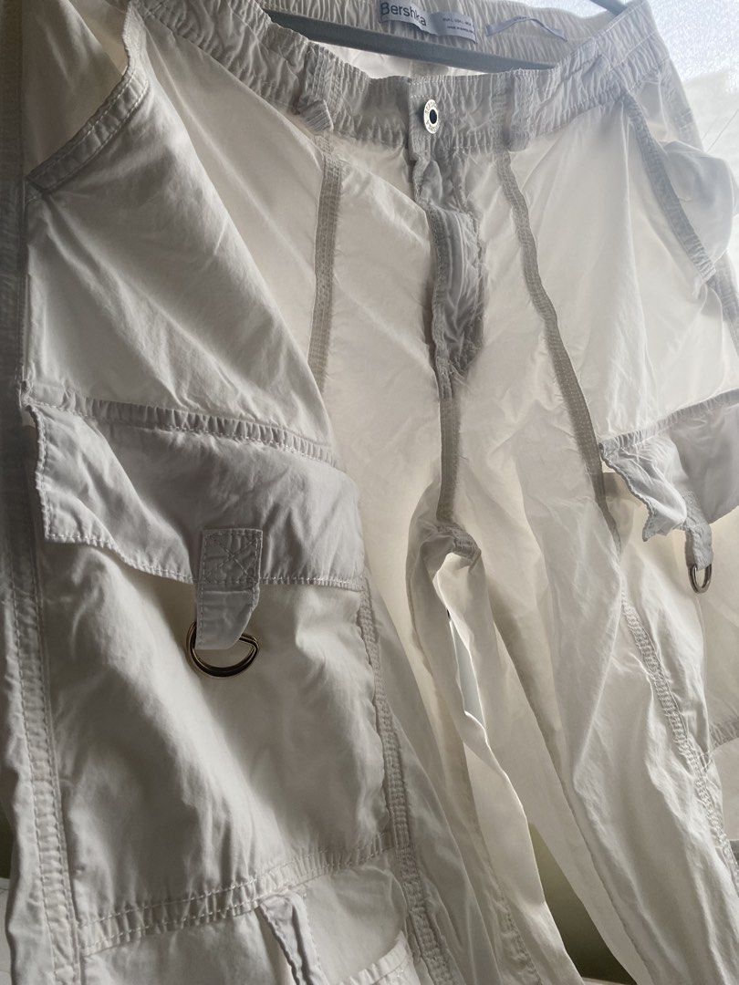 Bershka Loose Fit Cargo Pants (Category: Jeans) located in Makati City. Submitted by evenlysh (Listing ID 1452537758, Image 1). Description: Bershka White Loose Fit Cargo Pants L / 34-36 100% Cotton / Thin White Fabric Lightly used (Needs Ironing).