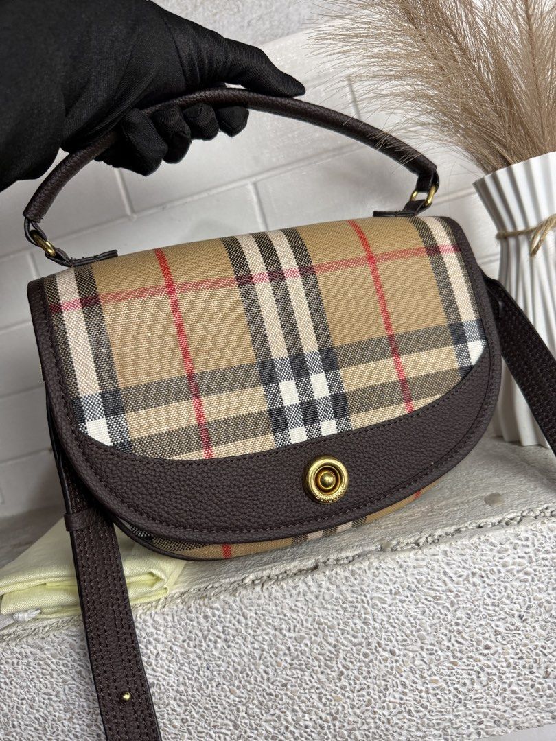 Burberry Half Moon Bag (Category: Luxury Bags & Wallets) located in Baguio. Submitted by danielg2 (Listing ID 1452524792, Image 2). Description: With dustbag Like new.