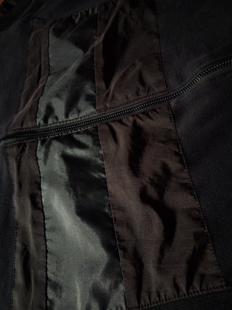 Calvin Klein Black Zip-Up Jacket L/G (Category: Coats, Jackets and Outerwear) located in Cavite. Submitted by eks1999 (Listing ID 1452543890, Image 2). Description: - Black Calvin Klein Jacket - Size: L/G - Material: 100% Cotton - Features: Full zip closure, ribbed cuffs and hem, contrasting fabric panels on chest - Style: Casual wear.