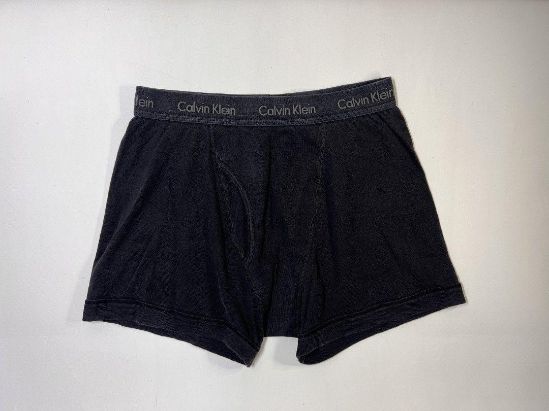 Calvin Klein Boxer Briefs M/M Black (Category: Underwear) located in Manila. Submitted by karsonsilyobyrns (Listing ID 1452523225, Image 1). Description: BRAND: Calvin Klein Size (Inch) ‼️Medida Size‼️ : W 28-32 Color Rate: 9/10 Condition: Like New Issue: None ‼️ Thrifted item — please manage your expectations, authenticity is not guaranteed (check photos for tags!) 🧼 Items have been stored or thrifted — we highly recommend washing before wearin