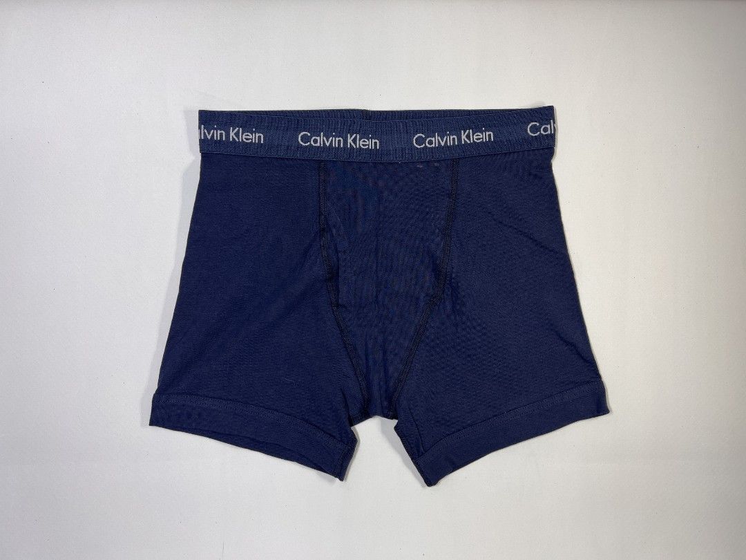 Calvin Klein Boxer Briefs Navy Blue Size S/CH (Category: Underwear) located in Manila. Submitted by karsonsilyobyrns (Listing ID 1452522097, Image 1). Description: BRAND: Calvin Klein Size (Inch) ‼️Medida Size‼️ : W 26-30 Color Rate: 9.8/10 Condition: Like New Issue: None ‼️ Thrifted item — please manage your expectations, authenticity is not guaranteed (check photos for tags!) 🧼 Items have been stored or thrifted — we highly recommend washing b