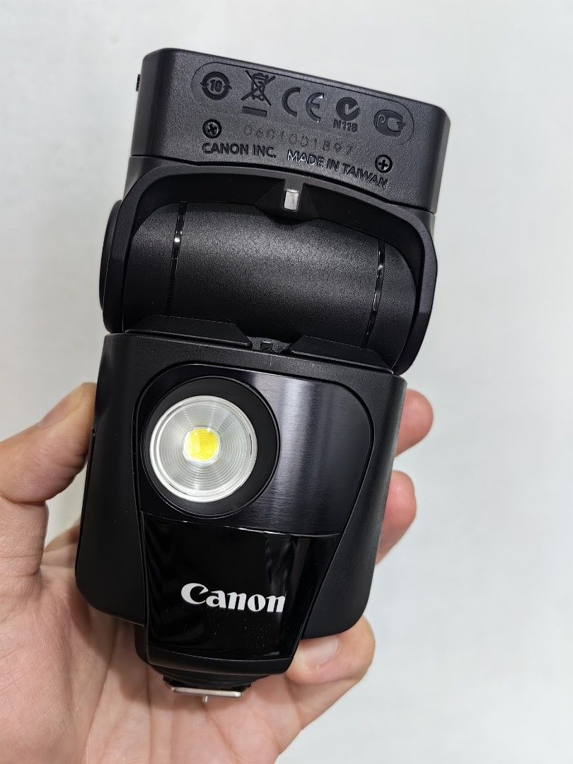 Canon 320EX camera flashlight (Category: Flashes) located in San Juan City. Submitted by kelly2008ph (Listing ID 1452543138, Image 2). Description: very good condition.only used 2-3 time..