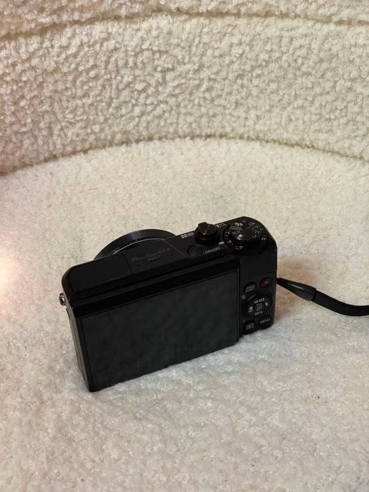 Canon G7X Mark II (Category: Cameras) located in Manila. Submitted by tin_rp (Listing ID 1452595538, Image 2). Description: 📸Selling my personal digicamera 🧸For Sale: Cannon G7x Mark ii (Tiktok Viral) soldout everywhere + tiktok & crowd’s fav 9/10 body cosmetics Tilt - up screen | Touchscreen built-in Wi-Fi and Bluetooth 24-100mm equiv. F1.8-2.8 lens Clicking control dial around lens Fully functional (flash, zoom, buttons, video) Comes with ori