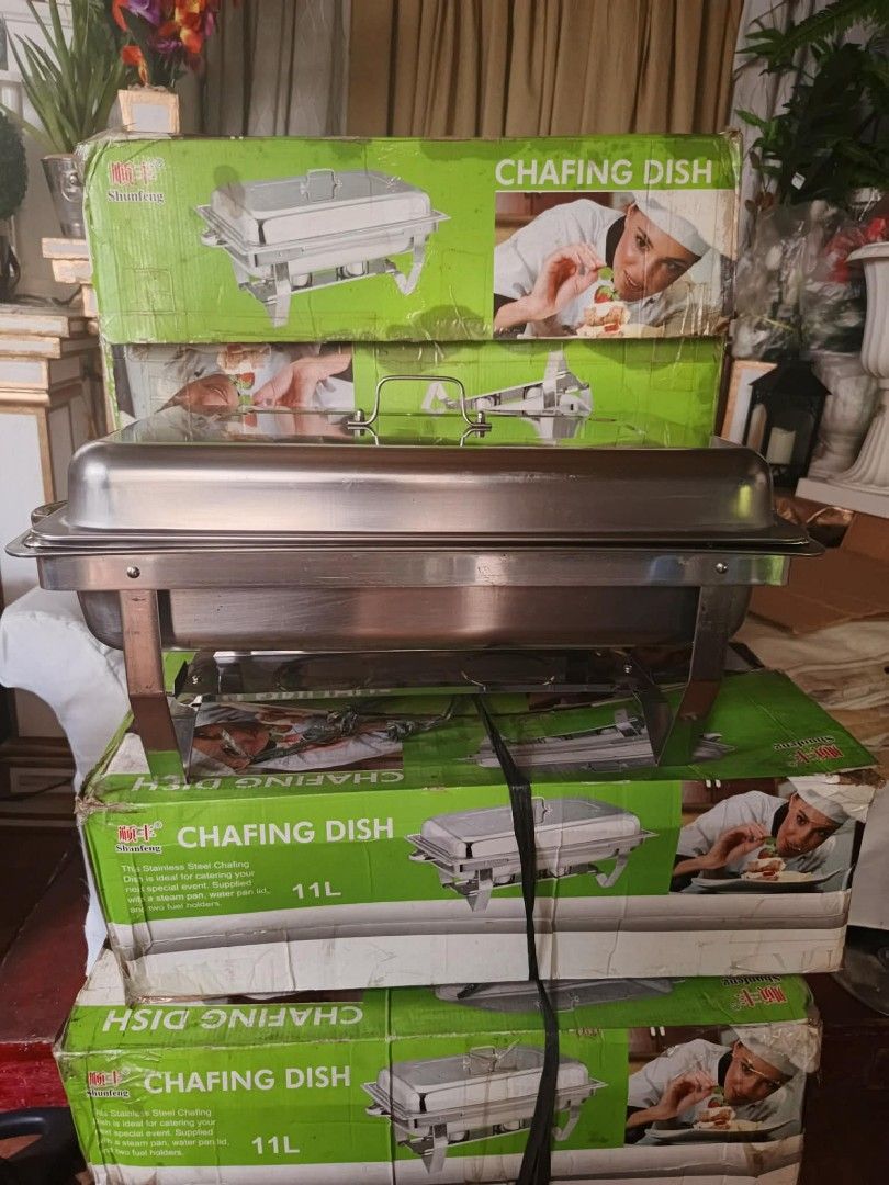 Chafing dish 11 L (Category: Other Kitchenware & Tableware) located in Muntinlupa City. Submitted by marim45981 (Listing ID 1452565469, Image 1). Description: - Chafing dish 11L - Stainless steel chafing dish is ideal for catering your next special event. - with steam pan - water pan lid - two fuel holder - 5 pcs available - 1200 each .