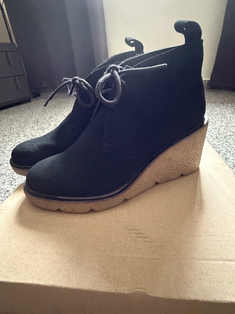 Clarks (Category: Wedges) located in Singapore. Submitted by cheery.sg (Listing ID 1452536623, Image 3). Description: - B lack Suede wedge boots - Classic and sporty design - Comfortable and durable Brand new; come with box.