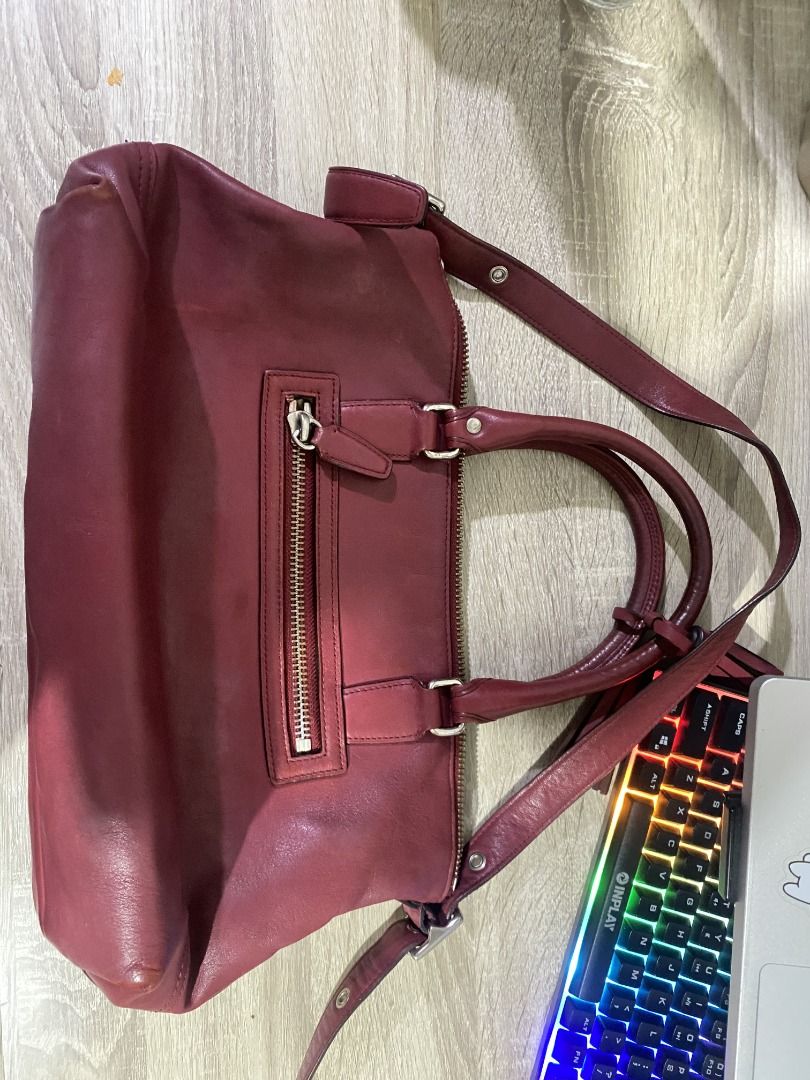 COACH LEGACY MOLLY IN MAROON (Category: Luxury Bags & Wallets) located in Caloocan City. Submitted by youngowl.0e0e7b (Listing ID 1452663088, Image 3). Description: no issue, well function zippers .