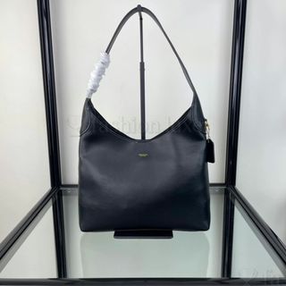 (Category: ) located in . Submitted by fashion.luxe (Listing ID 1452562241, Image 1). Description: .