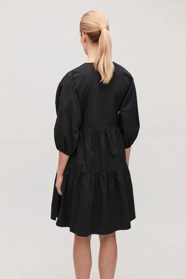 COS navy Tiered Midi Wrap Dress (Category: Dresses) located in Davao. Submitted by parenasnic86577 (Listing ID 1452609813, Image 3). Description: - navy midi dress - Tiered skirt - V-neckline - Wrap front with tie closure - Puff sleeves with elasticated cuffs - Made from crisp cotton poplin - Versatile for dressing up or down.
