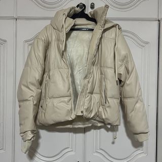 (Category: ) located in . Submitted by closetfinds_ (Listing ID 1452640914, Image 1). Description: .