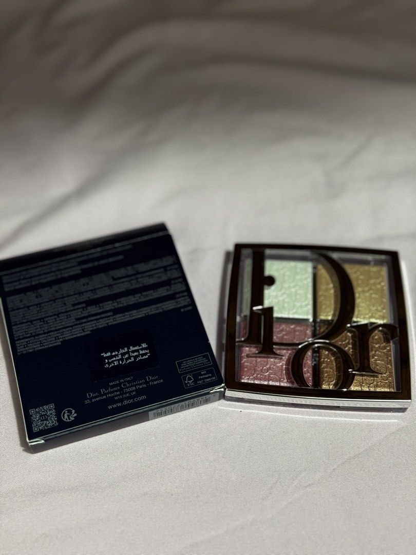 Dior Backstage Glow Maximizer Palette 001 Universal Glow (Category: Makeup) located in Quezon City. Submitted by strawwb (Listing ID 1452613364, Image 2). Description: - Dior Backstage Glow Maximizer Palette - Shade: 001 Universal Glow - Includes illuminator and blush shades - Multi-use for a multi-dimensional glow - Comes with original packaging - Bought in Dubai.