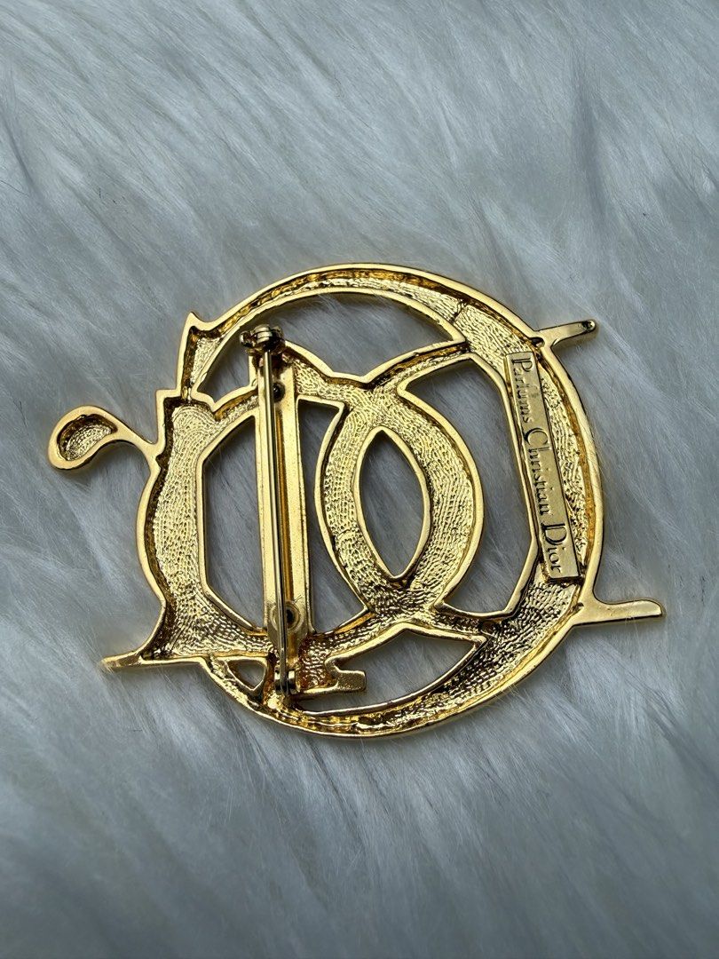 Dior brooch (Category: Luxury Accessories) located in Paranaque City. Submitted by hellowooorld (Listing ID 1452696248, Image 2). Description: .