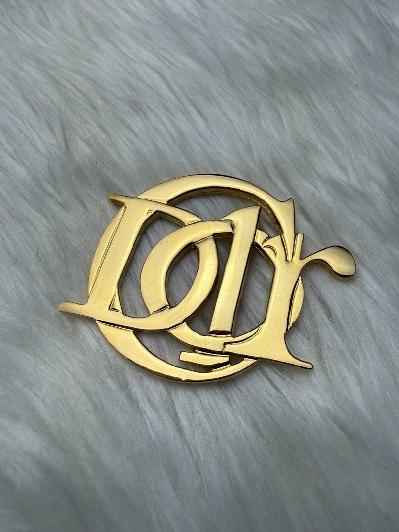 Dior brooch (Category: Luxury Accessories) located in Paranaque City. Submitted by hellowooorld (Listing ID 1452696248, Image 1). Description: .