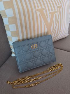 (Category: ) located in . Submitted by luxury_essentials (Listing ID 1452567102, Image 1). Description: .