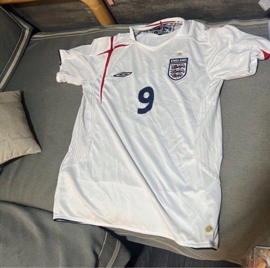 england jersey (Category: Activewear) located in Singapore. Submitted by supremefans123 (Listing ID 1452525310, Image 1). Description: england 2006 jersey，super rare.