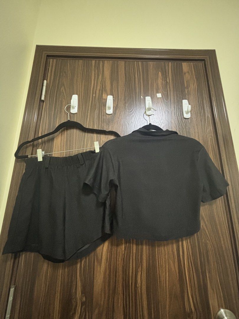 Essentiel Manila Black Coords Matching Set (Category: Sets or Coordinates) located in Paranaque City. Submitted by vivivacious (Listing ID 1452614089, Image 2). Description: Fits S-M frames.