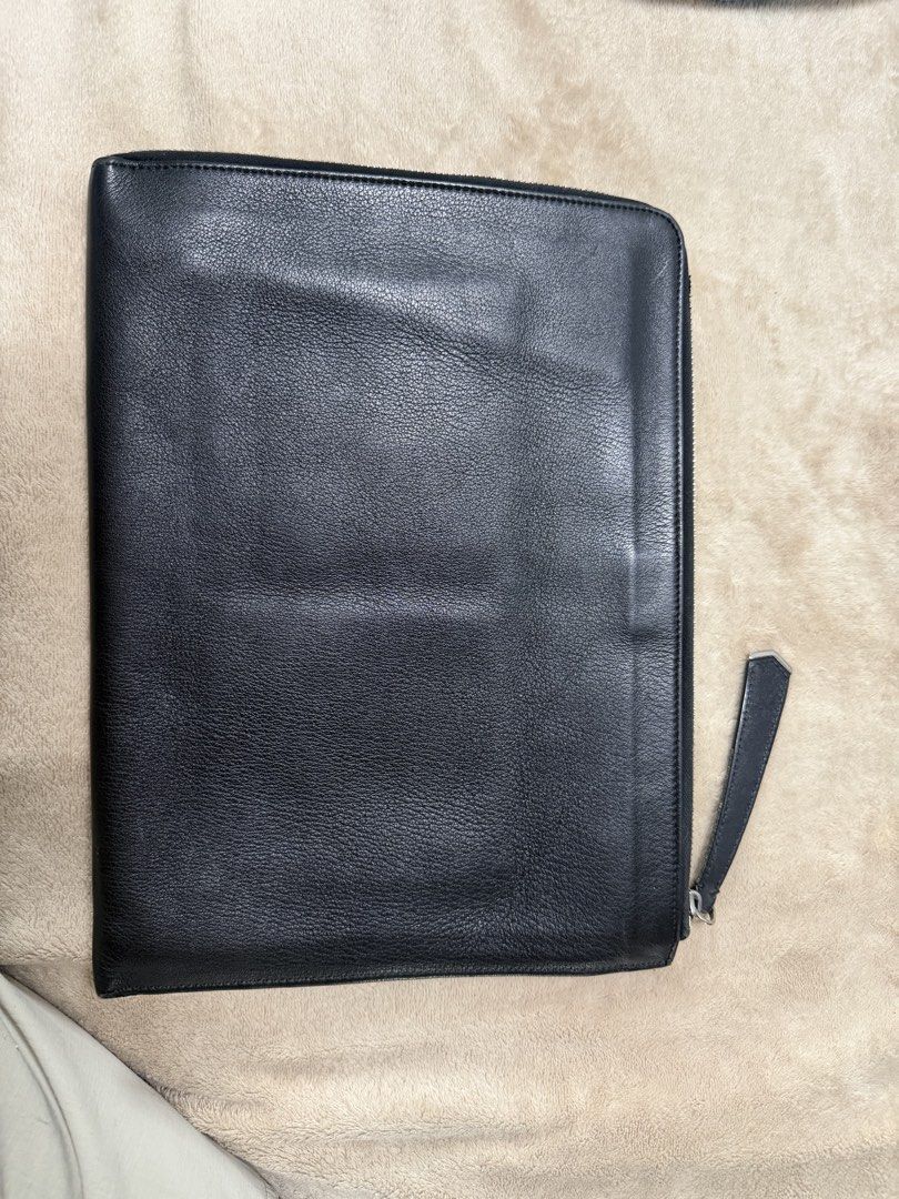 FENDI Leather Studded Clutch 🖤 (Category: Luxury Bags & Wallets) located in Taguig. Submitted by mark67989 (Listing ID 1452571929, Image 2). Description: FENDI Leather Studded Clutch 🖤 Authentic Fendi Use but not abuse Location: BGC PICKUP ONLY .