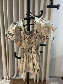 (Category: ) located in . Submitted by kyrawardrobe (Listing ID 1452633914, Image 1). Description: .