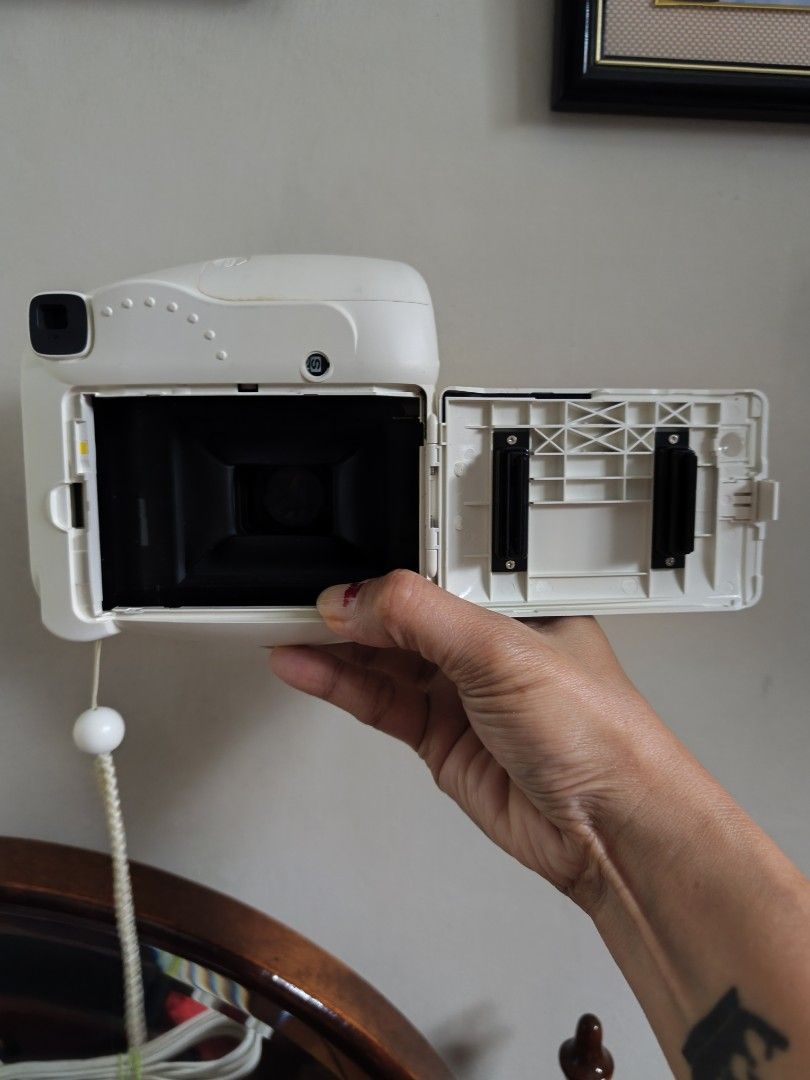 FujiFilm Instax Mini 8 (Category: Cameras) located in Quezon City. Submitted by uydaisy1979 (Listing ID 1452564835, Image 3). Description: No Power Bigla nalang hindi nag power.