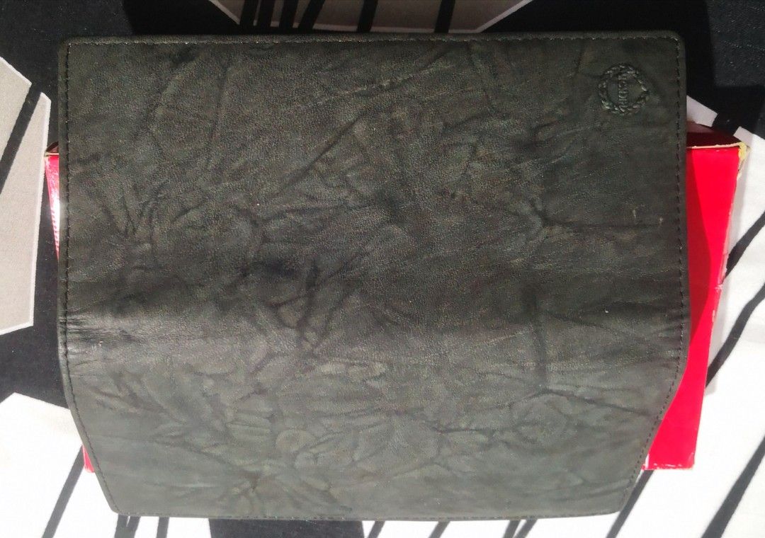 Hickok Leather Long Wallet (Category: Wallets & Card Holders) located in Dagupan City. Submitted by ptrvncnt (Listing ID 1452696691, Image 3). Description: - Brand: Hickok - Color: Dark Grey - Material: Leather - Style: Long Wallet - Features: Plenty of card slots - Condition: Comes with original box - Design: Simple and classic.