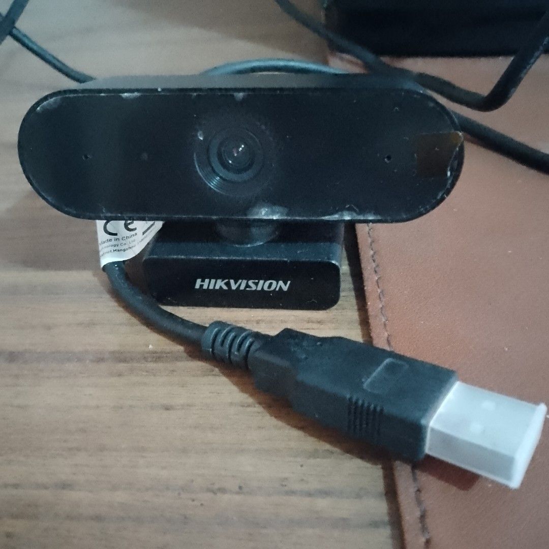 Hikvision Webcam (Category: Webcams) located in Caloocan City. Submitted by rike16944 (Listing ID 1452532695, Image 2). Description: - Hikvision USB Webcam - Ideal for video calls and streaming - Minor cosmetic scuffs on casing (does not affect performance) - Selling because of setup upgrade.