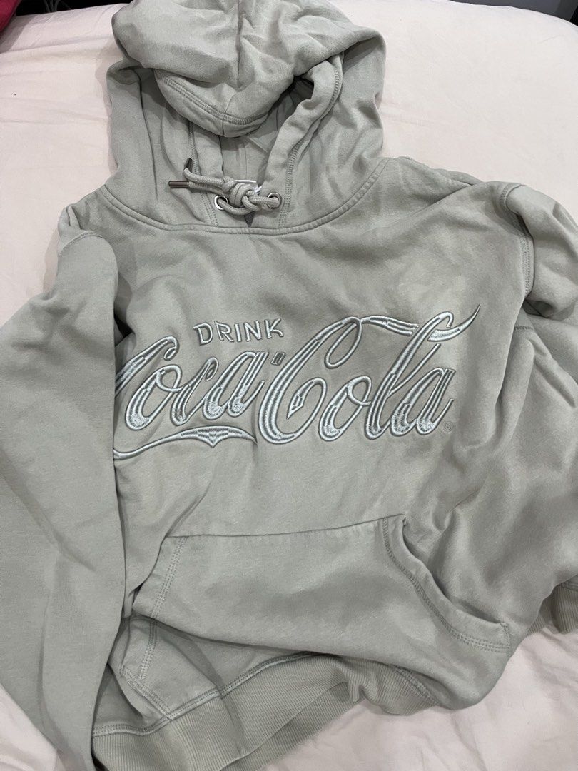 H&M Coca-Cola Green Hoodie (Category: Coats, Jackets and Outerwear) located in Quezon City. Submitted by goatedls (Listing ID 1452640088, Image 1). Description: - Green H&M hoodie with classic Coca-Cola logo embroidery. - Features a drawstring hood for adjustable comfort. - Includes a convenient front pouch pocket. - Comfortable and stylish, ideal for everyday casual outfits..