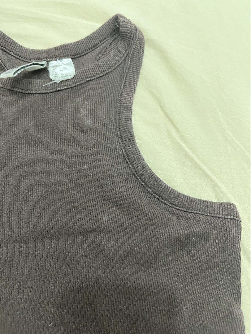 H&M Ribbed Racerback Crop Tank Top (Category: Sleeveless) located in Quezon City. Submitted by goatedls (Listing ID 1452639666, Image 2). Description: Divided by H&M - Color: DarkBrown - Style: Ribbed Racerback Crop Tank Top - Material: Stretchy - Size: XXS-XS Has flaws .