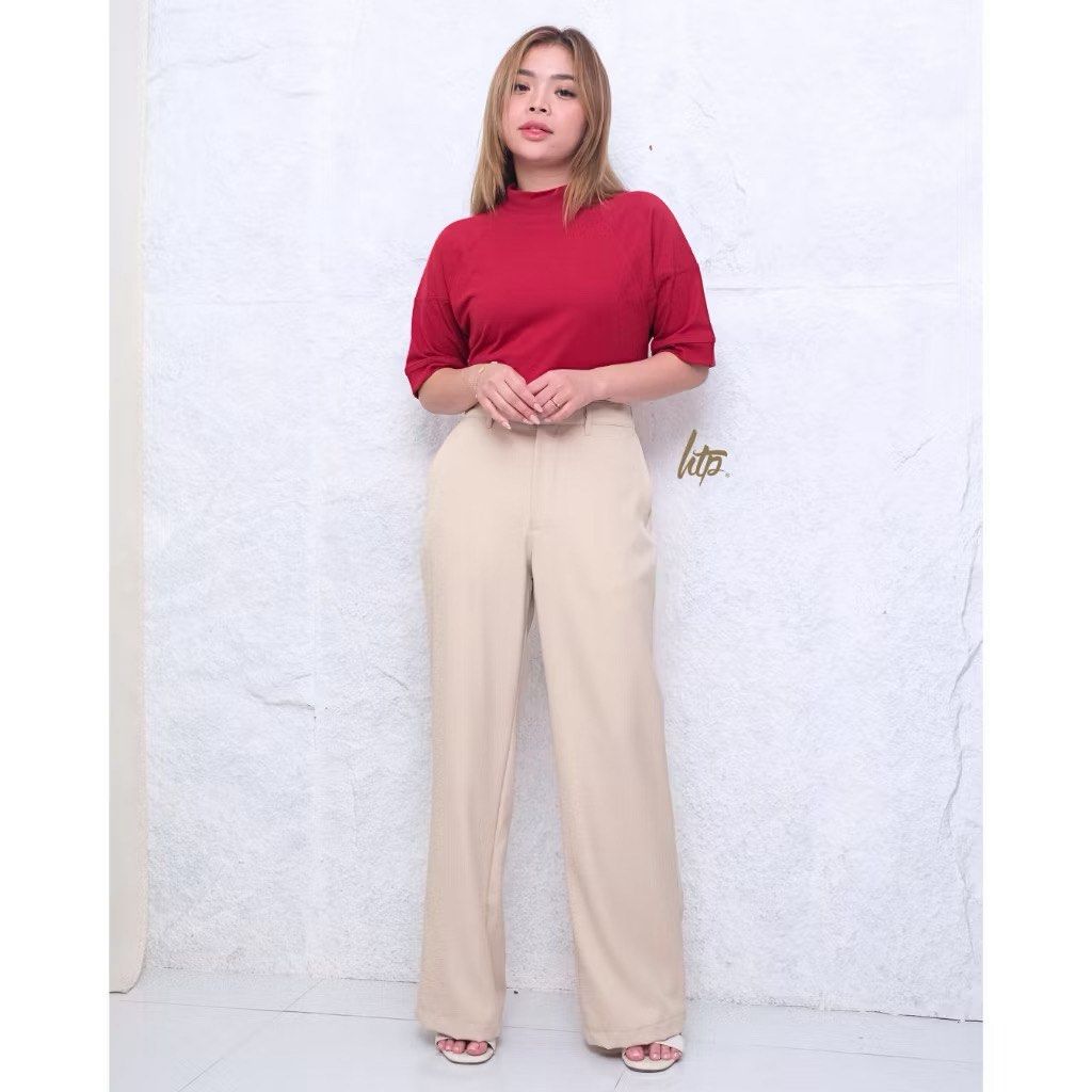 HTP Classic Pocket Pants for Women (Category: Other Bottoms) located in San Fernando. Submitted by admmr (Listing ID 1452696199, Image 1). Description: Beige, Navy Blue, Sage ML size Worn a few times nung early postpartum. Di ko na kasya now. Take all for 1,000php.